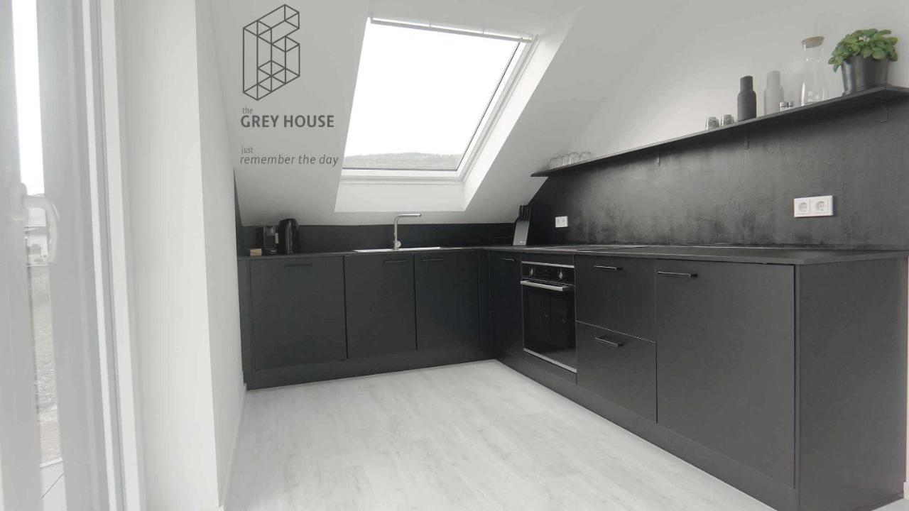 The Grey House Apartment Krov Luaran gambar