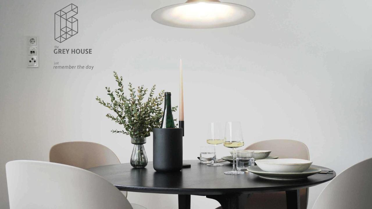 The Grey House Apartment Krov Luaran gambar